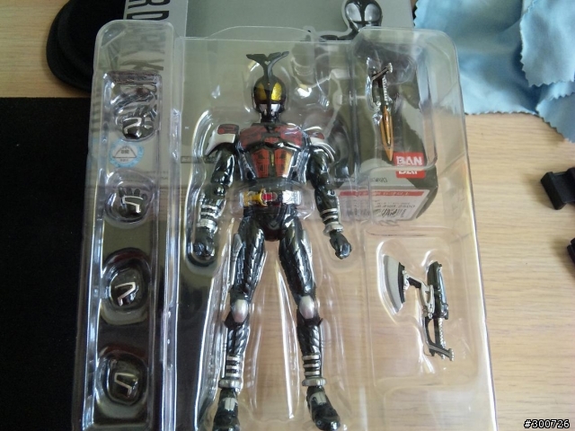 【開箱】S.H.Figuarts Masked Rider Dark Kabuto 暗兜