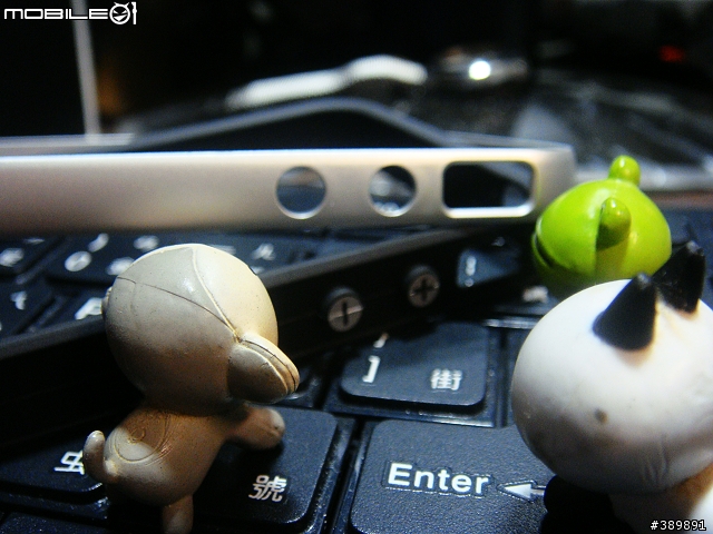 [開箱文]SGP NEO HYBRID EX Series for iphone4-Satin Silver（圖不少）