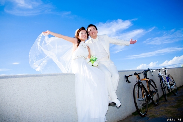 婚紗與單車的奇妙組合!!!