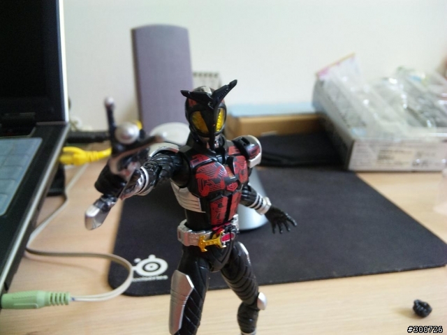 【開箱】S.H.Figuarts Masked Rider Dark Kabuto 暗兜