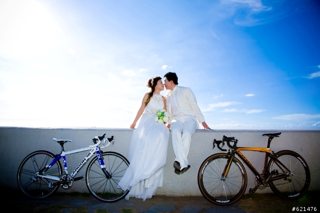 婚紗與單車的奇妙組合!!!