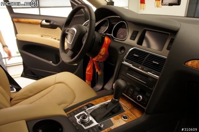 [開箱文] 2011 Audi Q7 3.0TFSI 開箱分享(圖多)