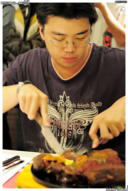 [分享]瘋牛排洋食-挑戰55oz超大牛排~