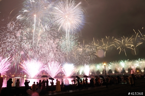 2010台北花博"煙"火秀-三重河堤大樓
