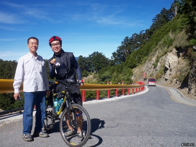 一個人一台車，另外50%的環島