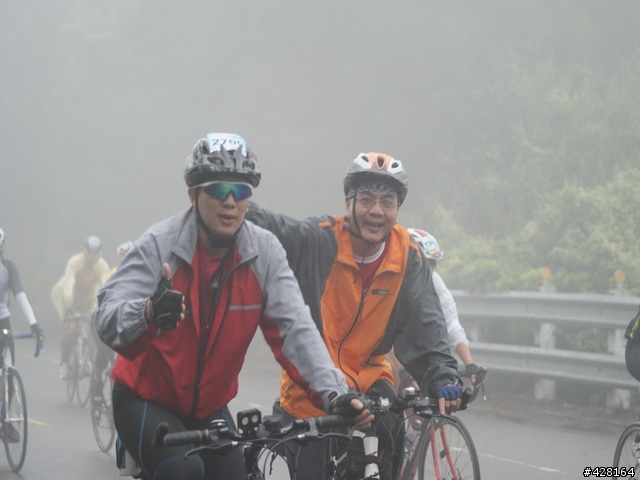 2010 環化賽   楓竹路 爬坡路段  雨 霧 汗水 混和的爬坡