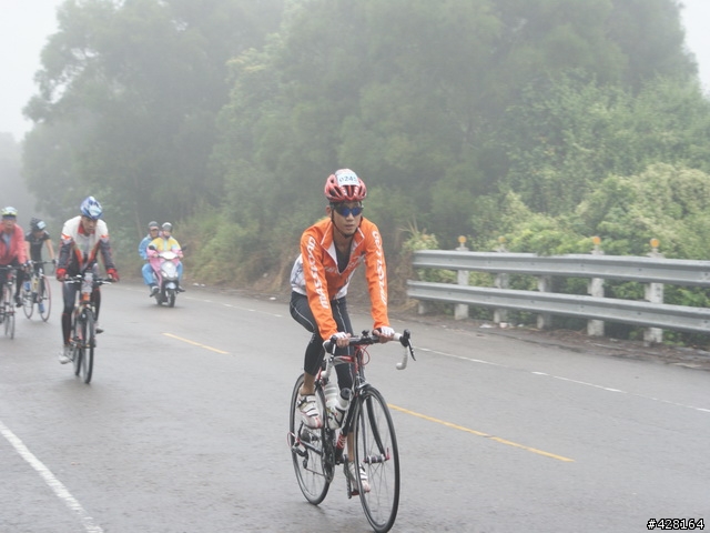 2010 環化賽   楓竹路 爬坡路段  雨 霧 汗水 混和的爬坡