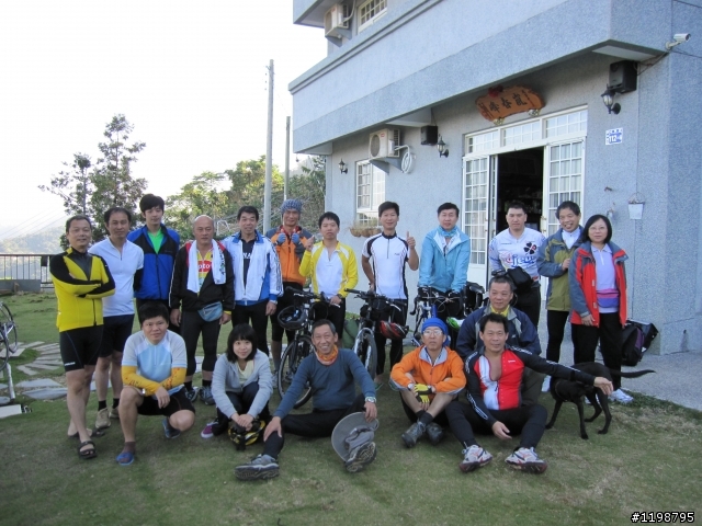 台中【新社】單車二日遊...餐廳老闆超厲害  還會即興演奏薩克斯風