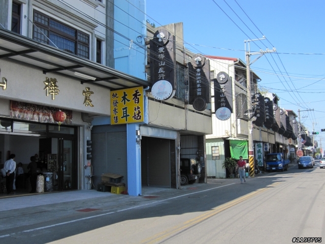 台中【新社】單車二日遊...餐廳老闆超厲害  還會即興演奏薩克斯風