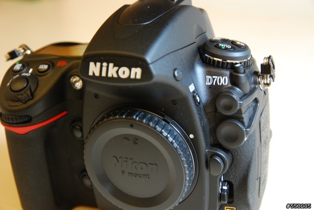 2010.12.09更新「開箱D700」就是要兩個零! 不多也不少 D700