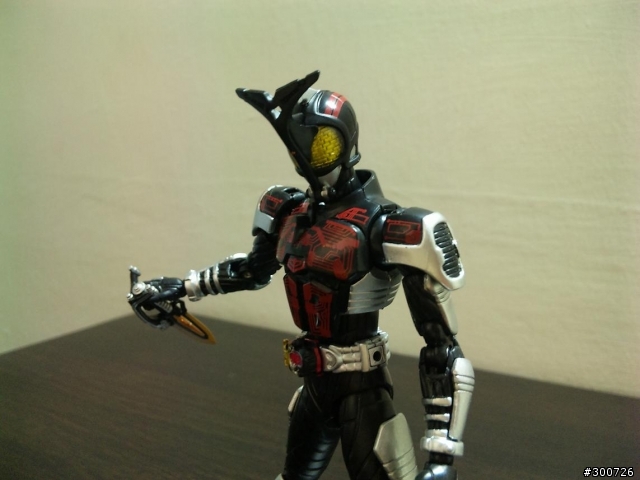 【開箱】S.H.Figuarts Masked Rider Dark Kabuto 暗兜