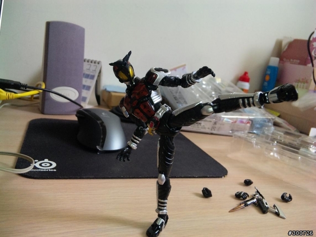 【開箱】S.H.Figuarts Masked Rider Dark Kabuto 暗兜