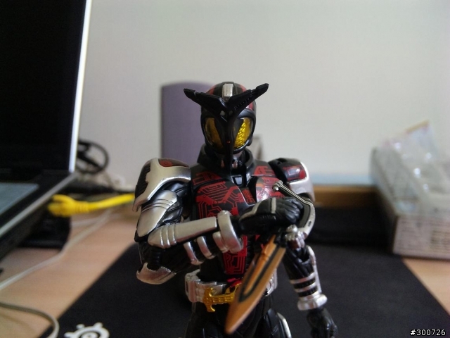 【開箱】S.H.Figuarts Masked Rider Dark Kabuto 暗兜