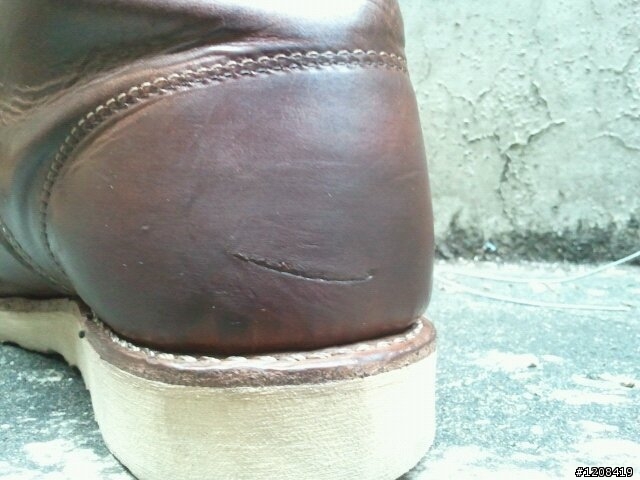 我的RED WING 9111 後跟皮革嚴重爆裂，煩請請各位靴友們指點  (已解決)