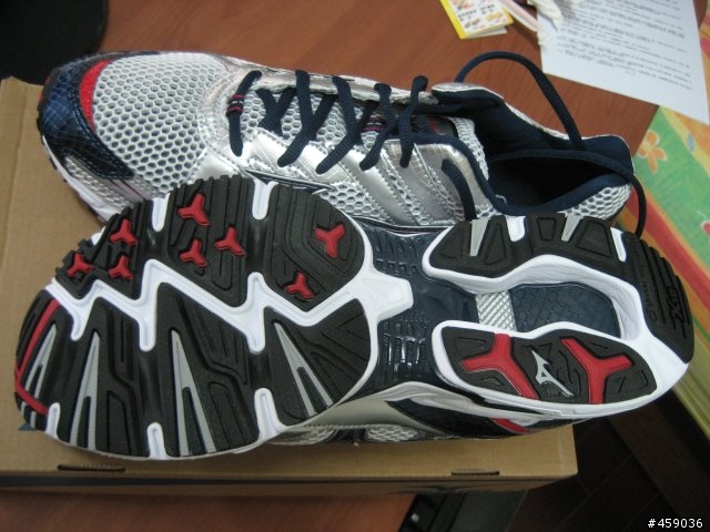 [只有圖的開箱文] Mizuno Wave Rider 14