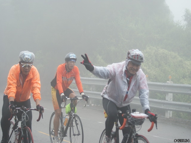 2010 環化賽   楓竹路 爬坡路段  雨 霧 汗水 混和的爬坡