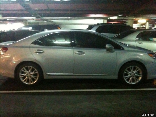 請問各位有看過此款車嗎? Lexus HS250h