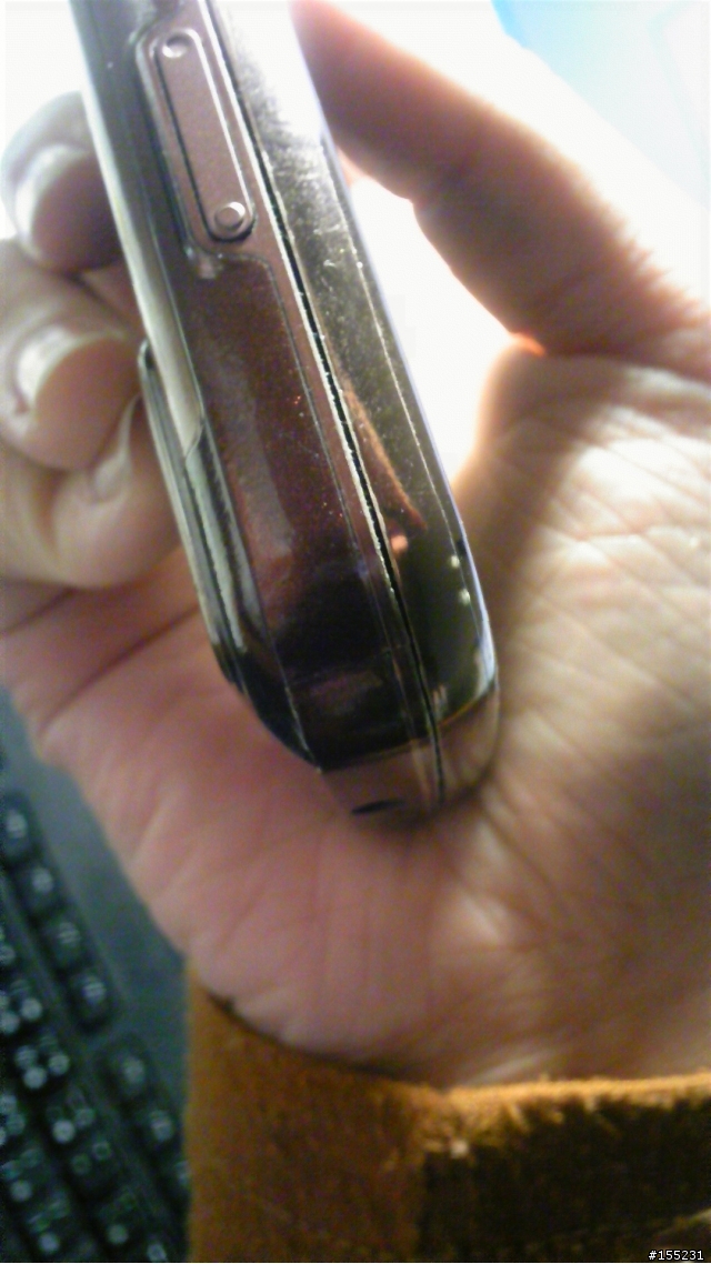 各位版友可以幫我看看N97MINI 這樣算有密合嗎?