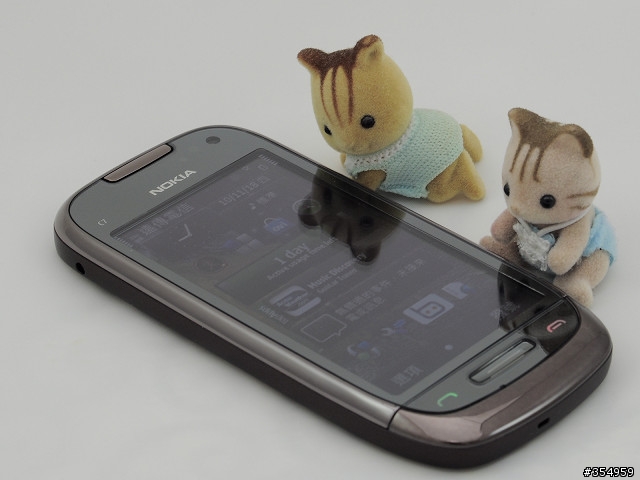 [分享] NOKIA C7 + 精美小禮物 +GEORG JENSEN手機座