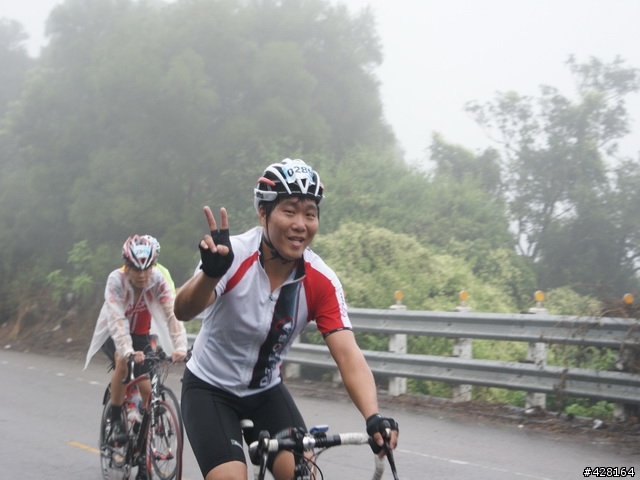 2010 環化賽   楓竹路 爬坡路段  雨 霧 汗水 混和的爬坡