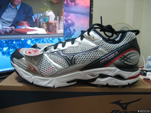 [只有圖的開箱文] Mizuno Wave Rider 14