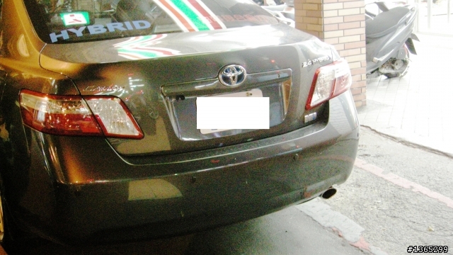 假日晚上遇見Toyota camry hybrid 2.4