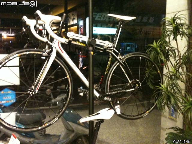 限量一級車架也組好了,SRAM RED 11-28一體式飛輪,MAVIC一級輪組