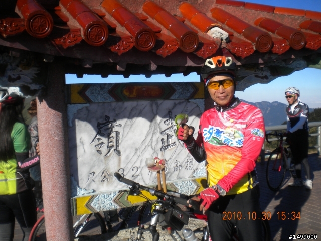 【分享】 一隻鸚鵡 騎單車 遊寶島 上武嶺 〈與蝶共舞〉