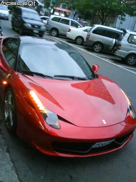路上巧遇F458