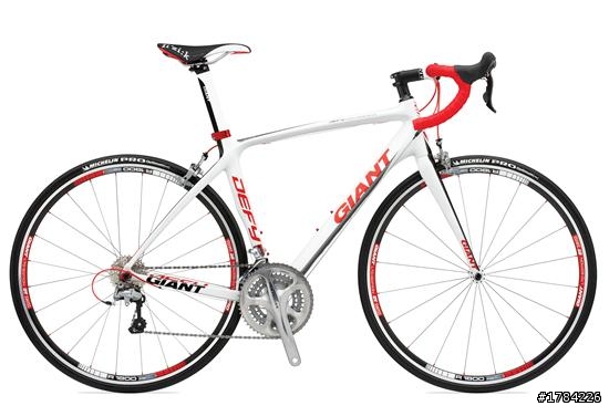 請問要選擇GIANT DEFY AD2還是SCOTT CR1 TEAM？