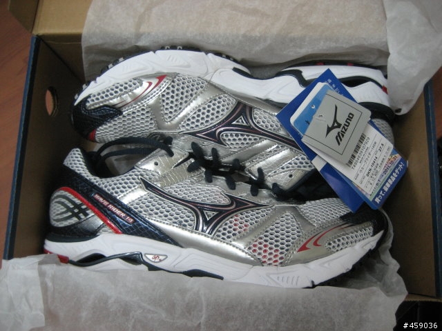 [只有圖的開箱文] Mizuno Wave Rider 14