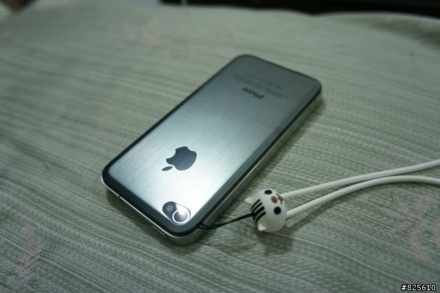 IPhone4 髮絲紋金屬殼加持~~