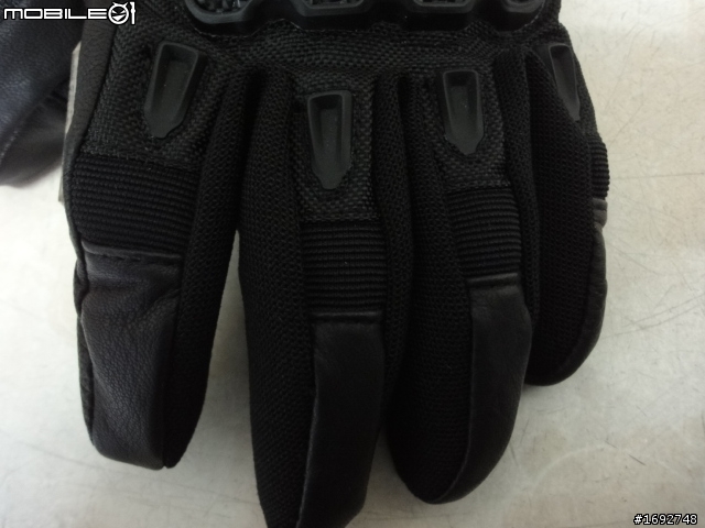 [開箱] ICON  Patrol Waterproof Glove 冬季防水防寒防摔手套