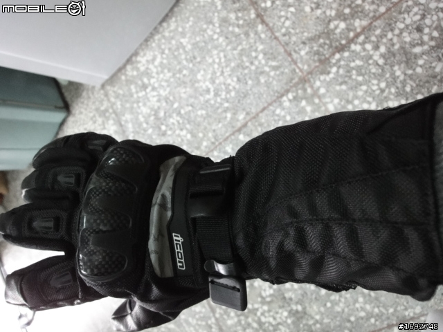 [開箱] ICON  Patrol Waterproof Glove 冬季防水防寒防摔手套