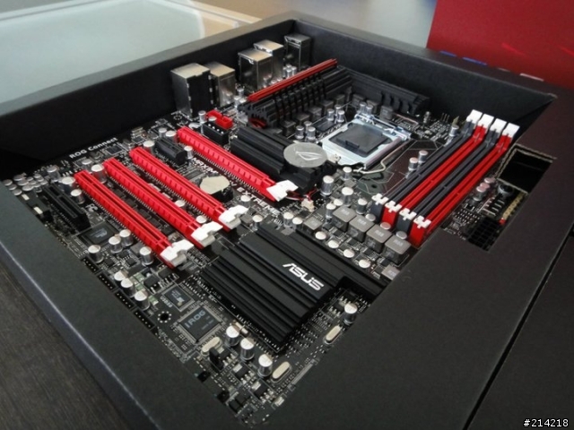 ASUS Republic Of Gamers Maximus IV Extreme firstlook