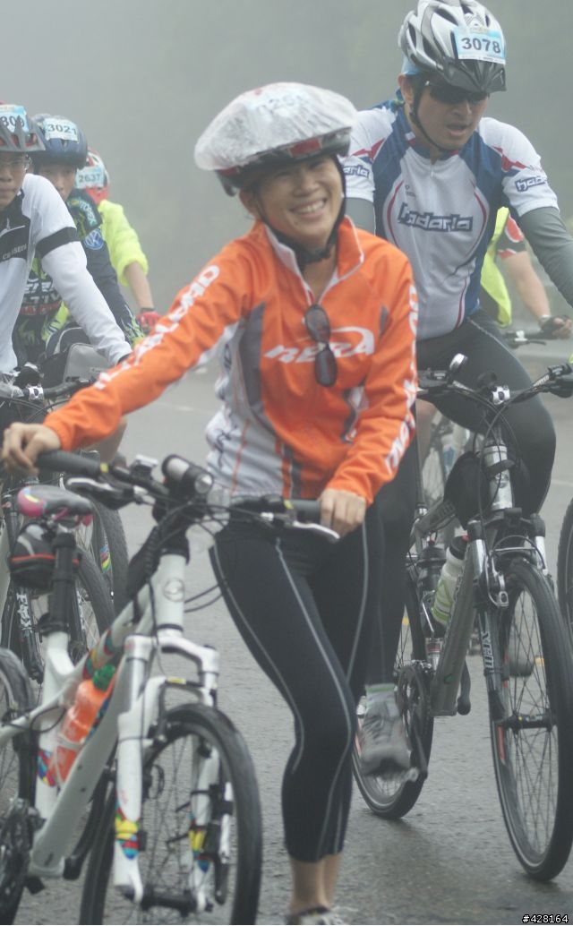 2010 環化賽   楓竹路 爬坡路段  雨 霧 汗水 混和的爬坡