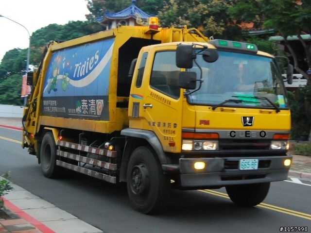 花博之LUXGEN SUV,MPV電動接駁車(章末隱藏版接駁車已更新精製版)
