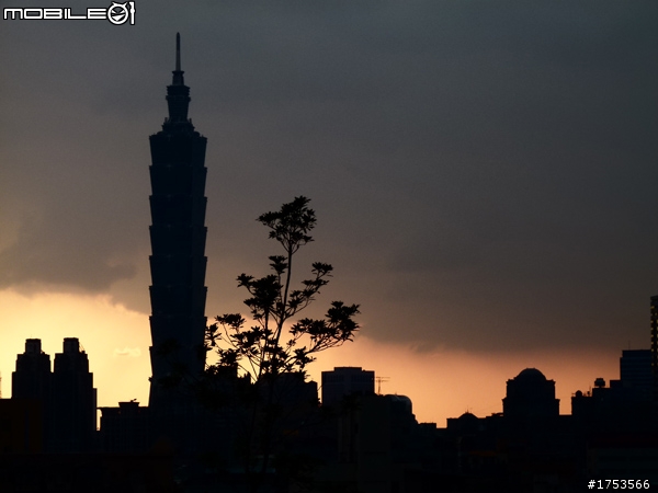 【Panasonic FZ100一機打天下!!】不專業開箱+實拍 (圖多)+與單眼尺寸比較