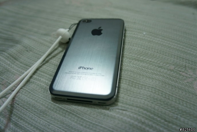 IPhone4 髮絲紋金屬殼加持~~