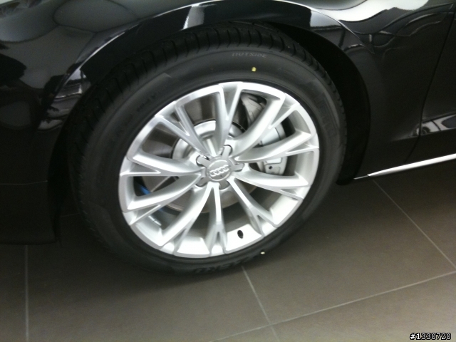 受困五指山  audi車鎖 30秒內快速解鎖!?(補之前new a8圖)