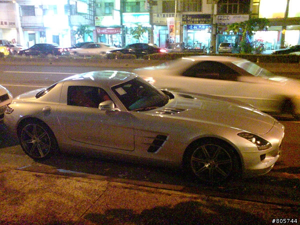 巧遇SLS AMG