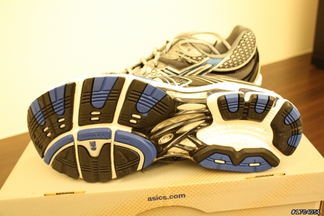 進行足型測試後，購入的Asics