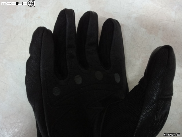 [開箱] ICON  Patrol Waterproof Glove 冬季防水防寒防摔手套