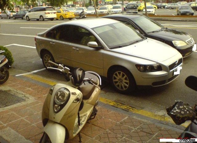 阿伯的停車技術真棒