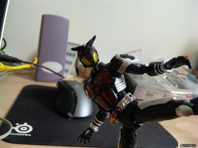 【開箱】S.H.Figuarts Masked Rider Dark Kabuto 暗兜