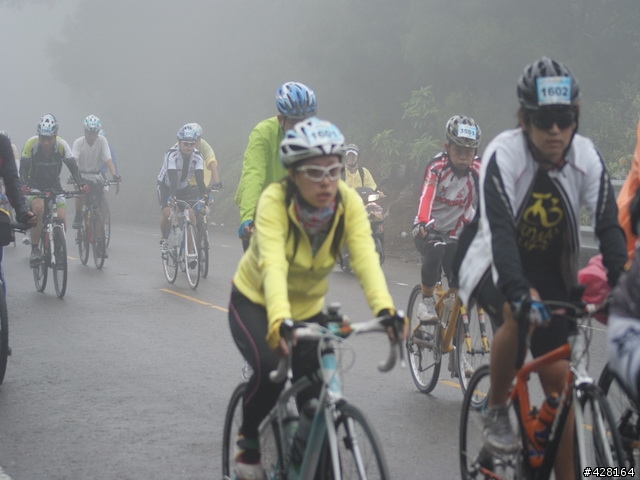 2010 環化賽   楓竹路 爬坡路段  雨 霧 汗水 混和的爬坡