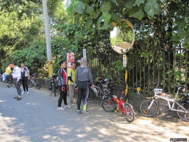 台中【新社】單車二日遊...餐廳老闆超厲害  還會即興演奏薩克斯風