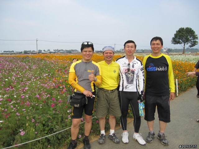 台中【新社】單車二日遊...餐廳老闆超厲害  還會即興演奏薩克斯風