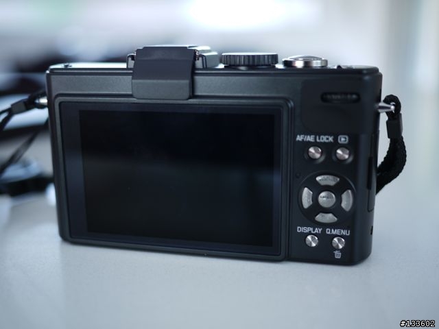 [分享] 我的第一台小可樂標 LEICA D-LUX5 (同場加映與女友一號合照)