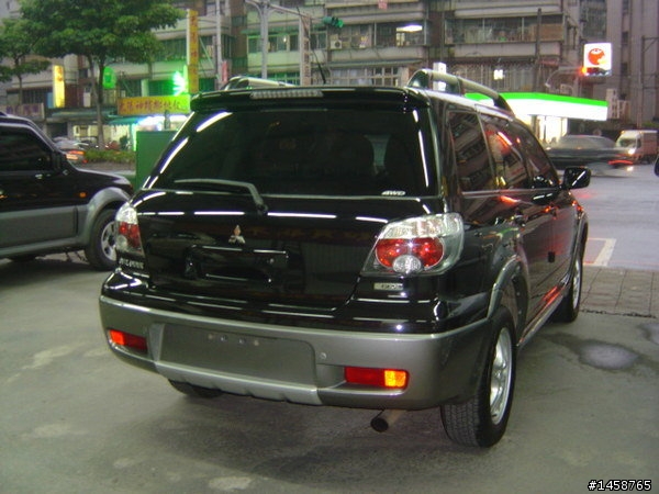 請問OUTLANDER 日本原裝進口有人知道這台車的詳細資料嗎?